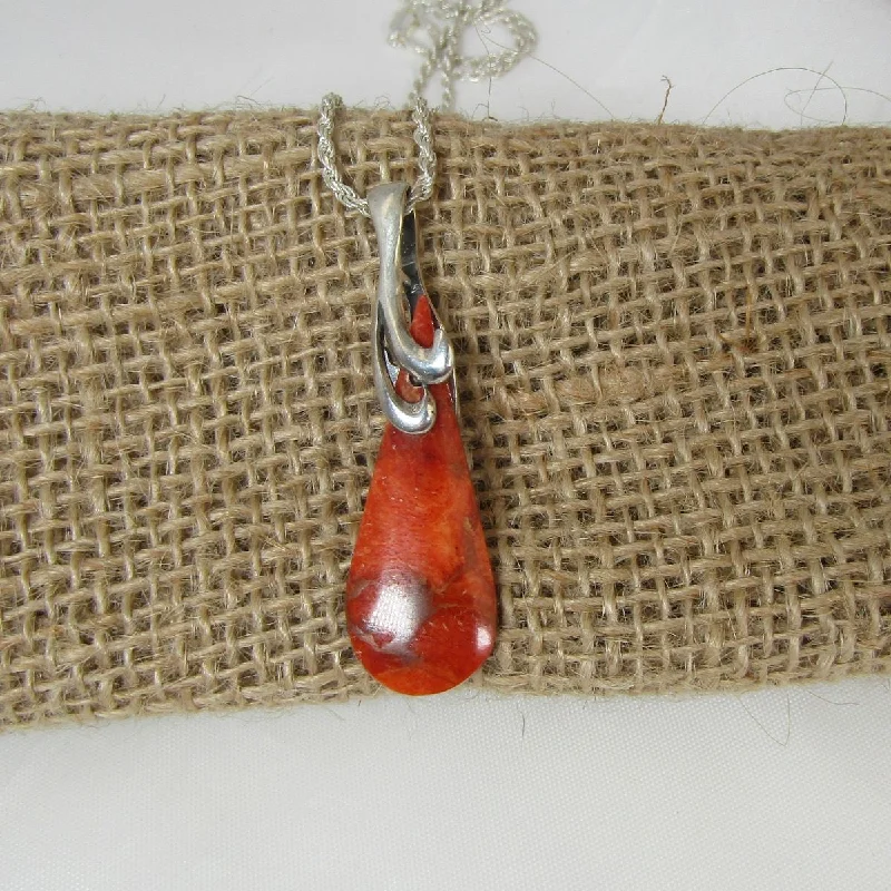 vintage-style aventurine necklace-Red Apple Gemstone Pendant Necklace