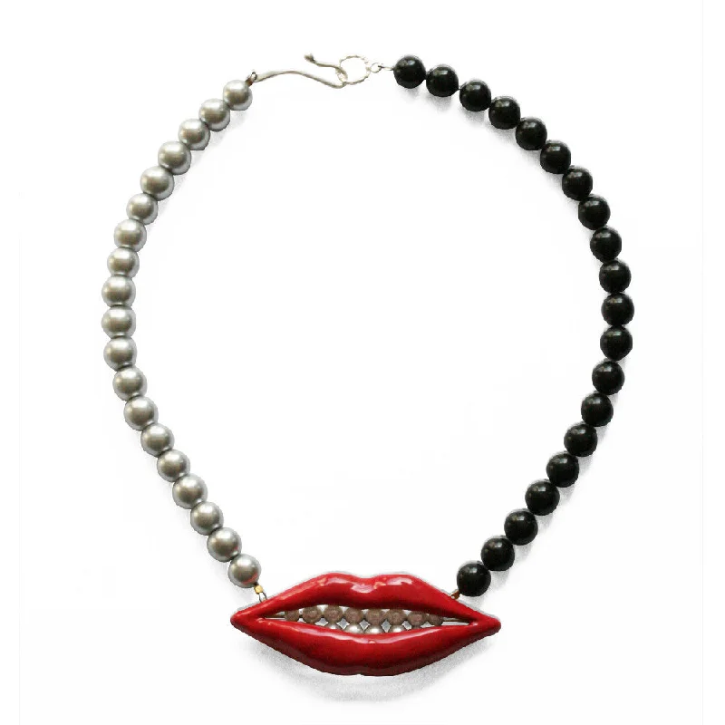 bold emerald peak ridge necklace-Lips Necklace